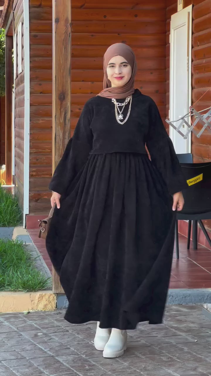 بدلة قطعتين للمحجبات بلمسة مخملية